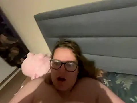 Snapshot of Scarletcum22 chatting on November 18, 2025, 7:11 am Scarletcum22 online show from November 18, 2025, 7:11 am