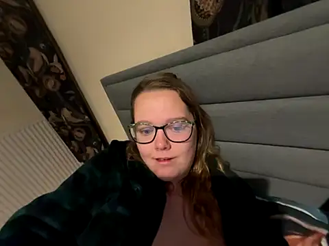 Snapshot of Scarletcum22 chatting on December 2, 2025, 7:10 am Scarletcum22 online show from December 2, 2025, 7:10 am