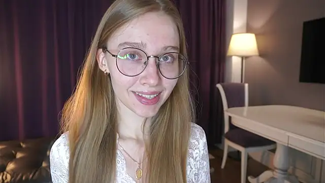 Snapshot of ArianaSweazy chatting on December 16, 2025, 3:27 pm ArianaSweazy online show from December 16, 2025, 3:27 pm