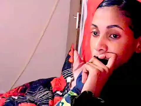 Snapshot of Indianqueen5 chatting on October 19, 2025, 11:35 am Indianqueen5 online show from October 19, 2025, 11:35 am