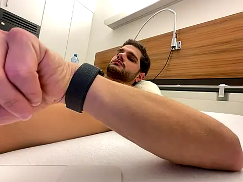 youngboyformommy24 online show from November 3, 2025, 5:27 pm