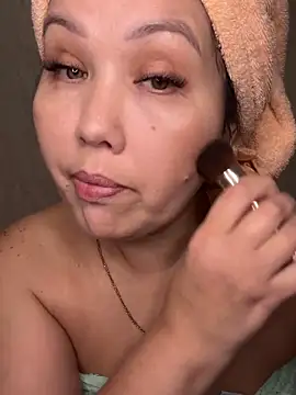 Snapshot of Love__Mom chatting on November 8, 2025, 4:32 pm Love Mom online show from November 8, 2025, 4:32 pm