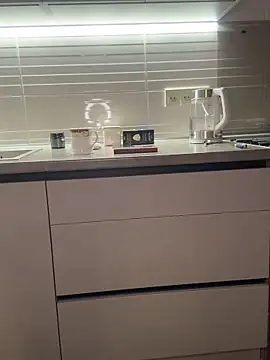 Snapshot of Love__Mom chatting on November 13, 2025, 5:39 pm Love Mom online show from November 13, 2025, 5:39 pm