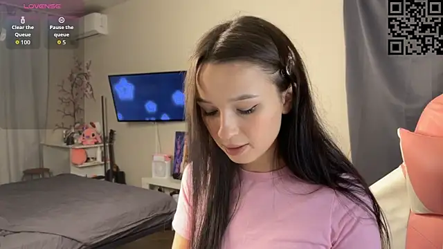 Snapshot of ella_simons chatting on November 2, 2025, 12:15 am ella simons online show from November 2, 2025, 12:15 am