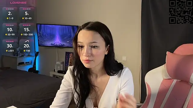 Snapshot of ella_simons chatting on November 18, 2025, 12:26 am ella simons online show from November 18, 2025, 12:26 am