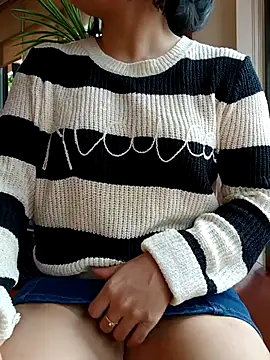 Snapshot of Mina-02 chatting on October 31, 2025, 6:43 am Mina-02 online show from October 31, 2025, 6:43 am