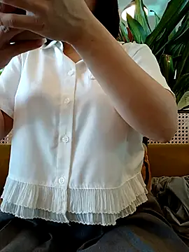 Snapshot of Mina-02 chatting on November 24, 2025, 7:41 am Mina-02 online show from November 24, 2025, 7:41 am