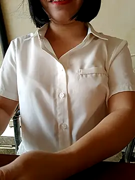 Snapshot of Mina-02 chatting on October 27, 2025, 8:04 am Mina-02 online show from October 27, 2025, 8:04 am