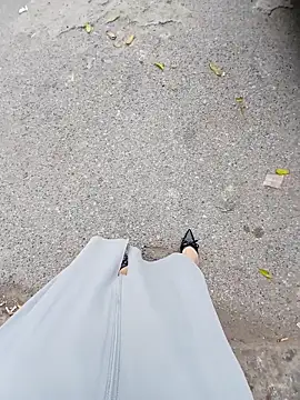 Snapshot of Mina-02 chatting on October 25, 2025, 8:24 am Mina-02 online show from October 25, 2025, 8:24 am