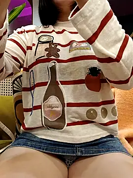 Snapshot of Mina-02 chatting on December 3, 2025, 10:47 am Mina-02 online show from December 3, 2025, 10:47 am