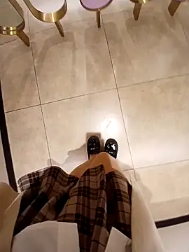 Snapshot of Mina-02 chatting on December 15, 2025, 4:07 am Mina-02 online show from December 15, 2025, 4:07 am