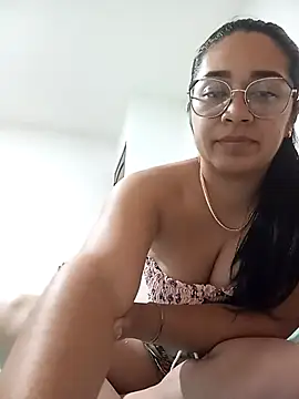 Snapshot of Samara_Outdoors chatting on November 3, 2025, 3:45 am Samara Outdoors online show from November 3, 2025, 3:45 am