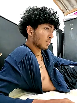 Snapshot of LyliaWood chatting on November 14, 2025, 8:01 pm LyliaWood online show from November 14, 2025, 8:01 pm