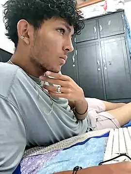 Snapshot of LyliaWood chatting on October 26, 2025, 9:04 pm LyliaWood online show from October 26, 2025, 9:04 pm