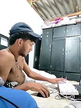 Snapshot of LyliaWood chatting on December 16, 2025, 8:35 pm LyliaWood online show from December 16, 2025, 8:35 pm