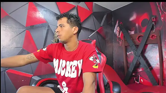 Snapshot of Raphael_Latin chatting on October 23, 2025, 4:00 am Raphael Latin online show from October 23, 2025, 4:00 am