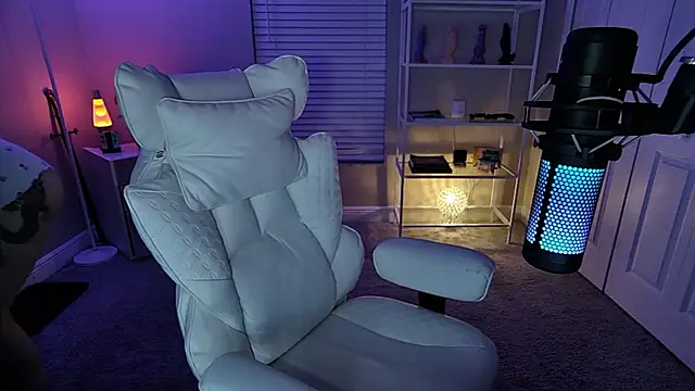 AngieFae  online show from May 7, 2026, 3:33 am
