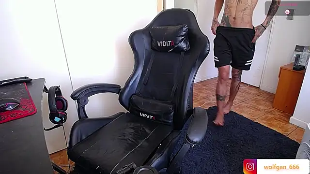 nathan aress6666 online show from February 12, 2026, 6:51 pm