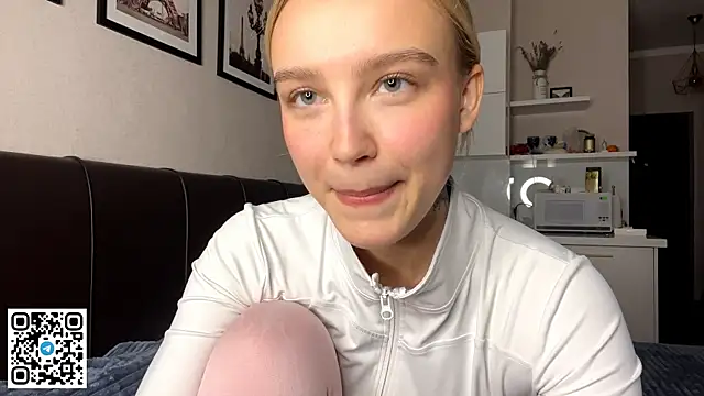 Snapshot of MelodyImam chatting on October 21, 2025, 1:21 pm MelodyImam online show from October 21, 2025, 1:21 pm