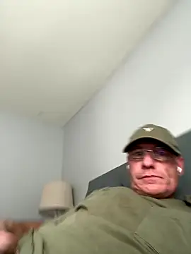 Kneetoe2025 online show from December 18, 2025, 6:56 pm