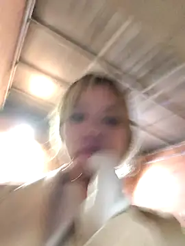 celeste 83 online show from December 3, 2025, 3:07 am