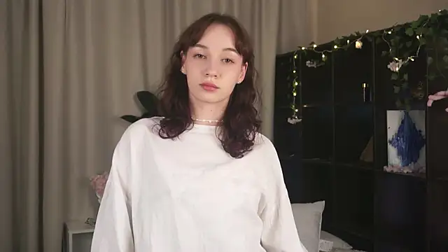 PeachyTwirl online show from October 21, 2025, 12:43 am