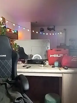 Snapshot of alphacloudGod chatting on December 16, 2025, 1:43 am alphacloudGod online show from December 16, 2025, 1:43 am