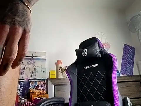 Snapshot of alphacloudGod chatting on November 9, 2025, 4:00 pm alphacloudGod online show from November 9, 2025, 4:00 pm