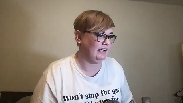 lusciouskitten online show from February 3, 2026, 4:21 am