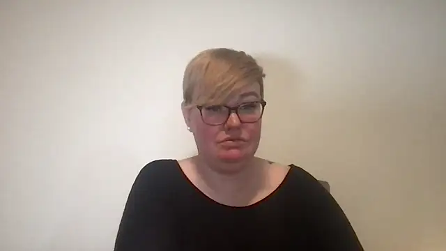 lusciouskitten online show from February 4, 2026, 5:02 am