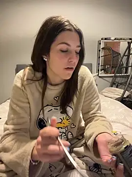 Brunnettebabe007 online show from November 28, 2025, 12:00 am