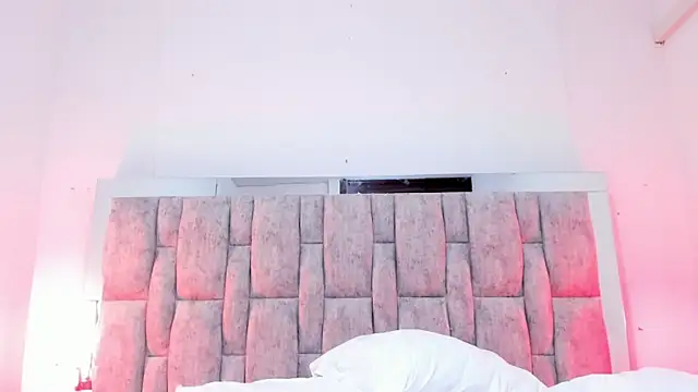 Snapshot of Crystal_Stones chatting on November 26, 2025, 6:46 am Crystal Stones online show from November 26, 2025, 6:46 am