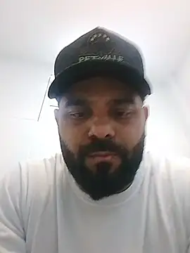 Snapshot of Sfdocom chatting on December 5, 2025, 7:23 pm Sfdocom online show from December 5, 2025, 7:23 pm