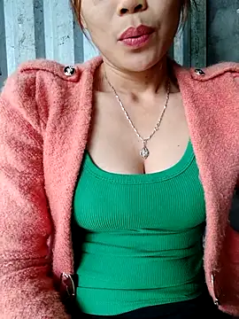 Snapshot of Bear_bear0 chatting on November 1, 2025, 12:28 am Bear bear0 online show from November 1, 2025, 12:28 am