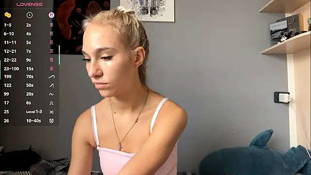 Snapshot of LeilaBilberry chatting on November 3, 2025, 5:12 am LeilaBilberry online show from November 3, 2025, 5:12 am