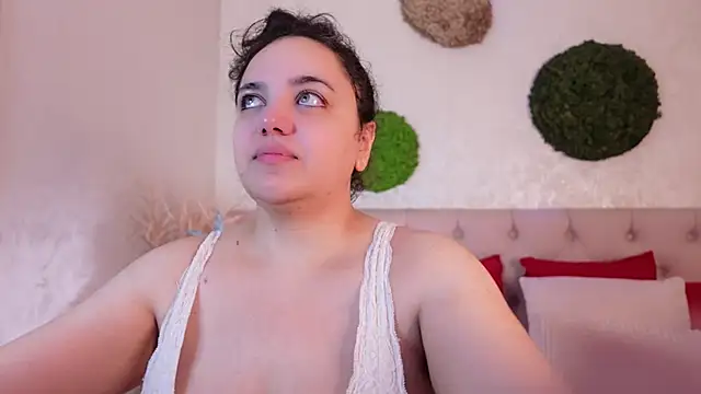 Snapshot of MoniqueJade chatting on November 14, 2025, 6:55 pm MoniqueJade online show from November 14, 2025, 6:55 pm