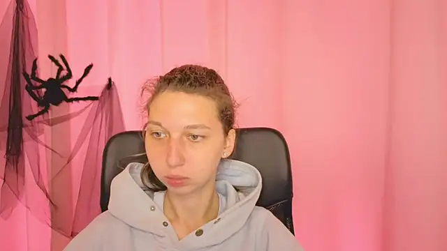 Snapshot of CuteEllii chatting on November 6, 2025, 11:14 am CuteEllii online show from November 6, 2025, 11:14 am