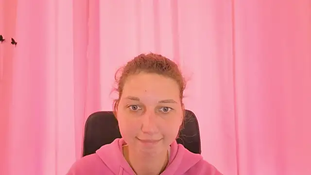 Snapshot of CuteEllii chatting on October 24, 2025, 10:03 am CuteEllii online show from October 24, 2025, 10:03 am