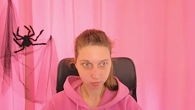 Snapshot of CuteEllii chatting on November 4, 2025, 11:03 am CuteEllii online show from November 4, 2025, 11:03 am