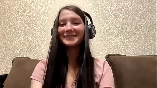 auroracus online show from October 22, 2025, 8:14 am