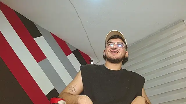 Snapshot of Zac_Golden chatting on July 4, 2026, 6:45 pm Zac Golden online show from July 4, 2026, 6:45 pm