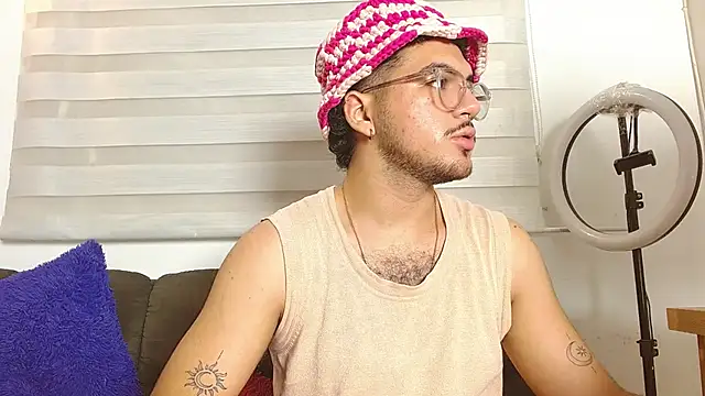 Snapshot of Zac_Golden chatting on July 1, 2026, 12:27 pm Zac Golden online show from July 1, 2026, 12:27 pm