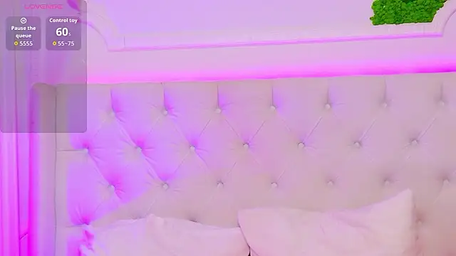 Snapshot of ElisaCharm chatting on February 13, 2026, 3:50 am ElisaCharm online show from February 13, 2026, 3:50 am