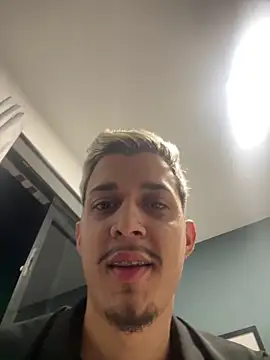 RickzinhoDotado online show from May 6, 2026, 11:53 pm
