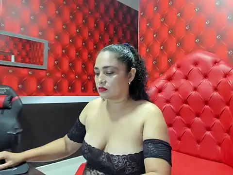 Snapshot of Bianca_Millf chatting on October 24, 2025, 3:49 am Bianca Millf online show from October 24, 2025, 3:49 am