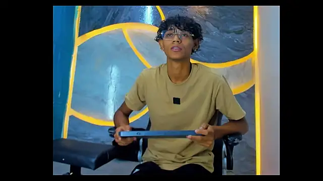 Snapshot of Sex_Boy_33_ chatting on October 24, 2025, 4:55 am Sex Boy 33  online show from October 24, 2025, 4:55 am