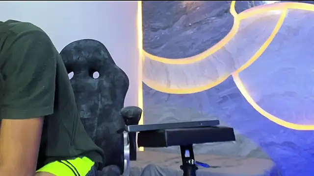 Sex Boy 33  online show from November 18, 2025, 4:16 am