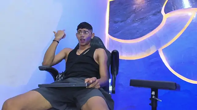 Sex Boy 33  online show from November 23, 2025, 5:06 am