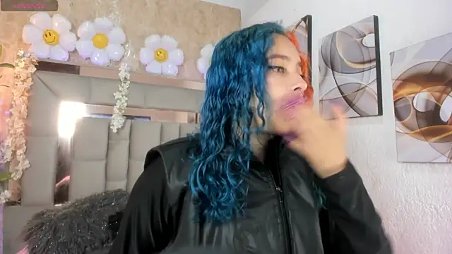 Snapshot of Cristall_ravven chatting on October 28, 2025, 2:05 pm Cristall ravven online show from October 28, 2025, 2:05 pm