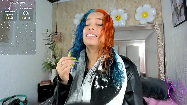 Snapshot of Cristall_ravven chatting on December 3, 2025, 12:44 am Cristall ravven online show from December 3, 2025, 12:44 am